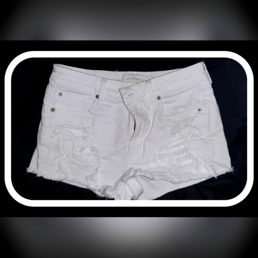 American Eagle white sz8 distressed jean shorts
